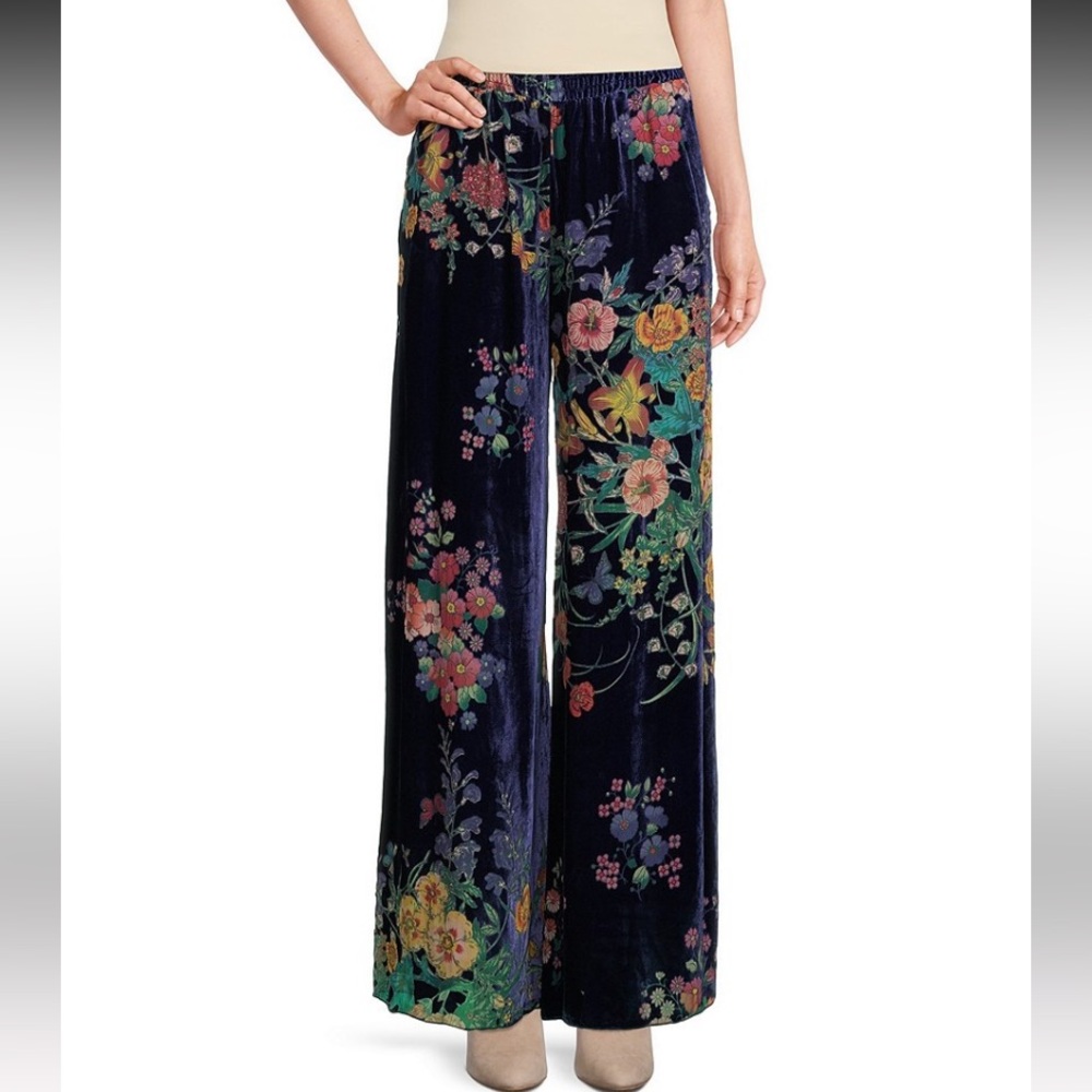 - NWT JOHNNY WAS
Rachel Floral Bouquet Burnout Print Velvet Wide Leg Pull-…